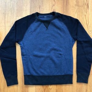 Uniqlo crewneck sweater